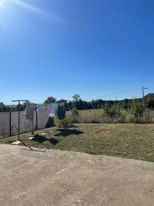 ヌヴェール Une Maison Equipee Et Simple.ヴィラ エクステリア 写真